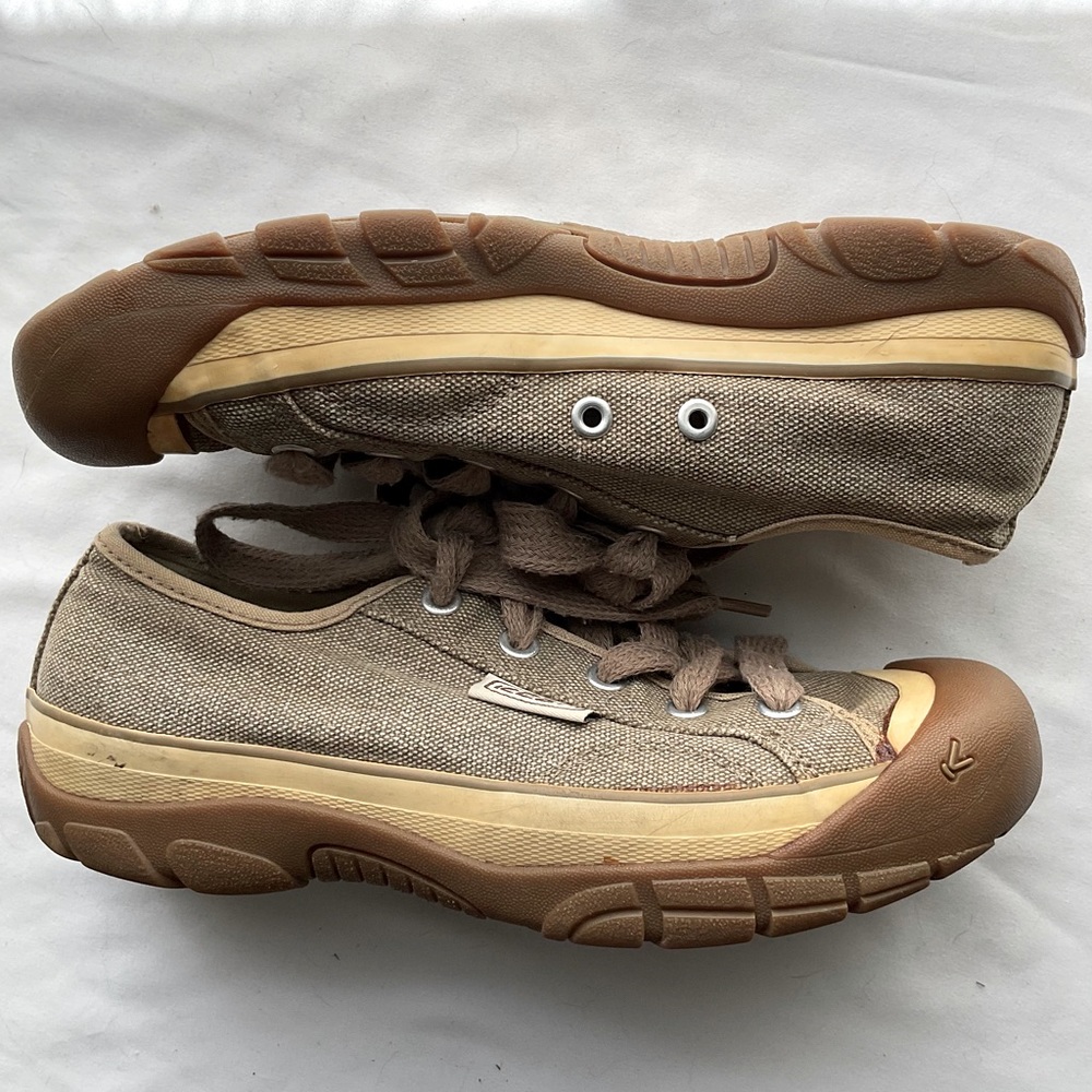 Keen cotton low sneaker, wide toe box. Size US 6.5 (EU 37).